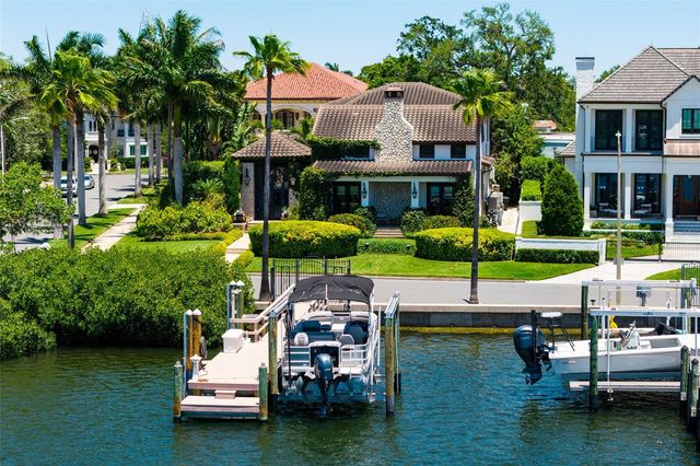 200 BRIGHTWATERS BOULEVARD NE, St Petersburg, FL 33704