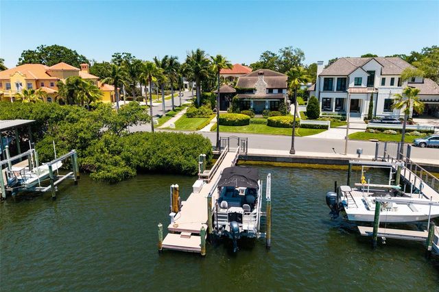 200 BRIGHTWATERS BOULEVARD NE, St Petersburg, FL 33704