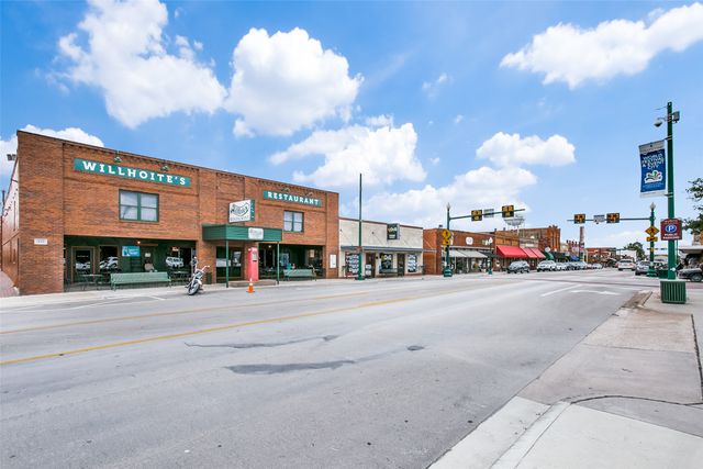 711 E Wall Street, Grapevine, TX 76051