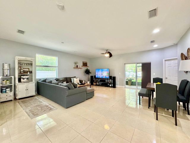 8424 N PACKWOOD AVENUE, Tampa, FL 33604