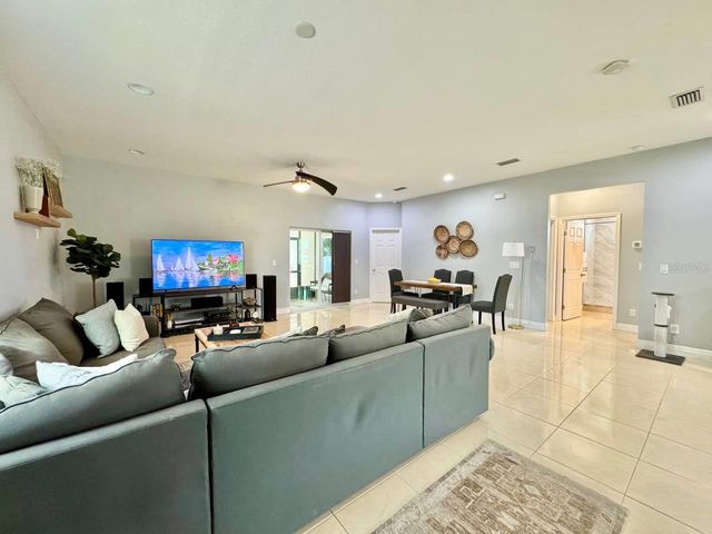 8424 N PACKWOOD AVENUE, Tampa, FL 33604
