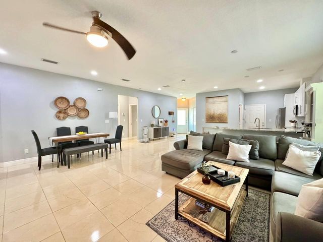 8424 N PACKWOOD AVENUE, Tampa, FL 33604