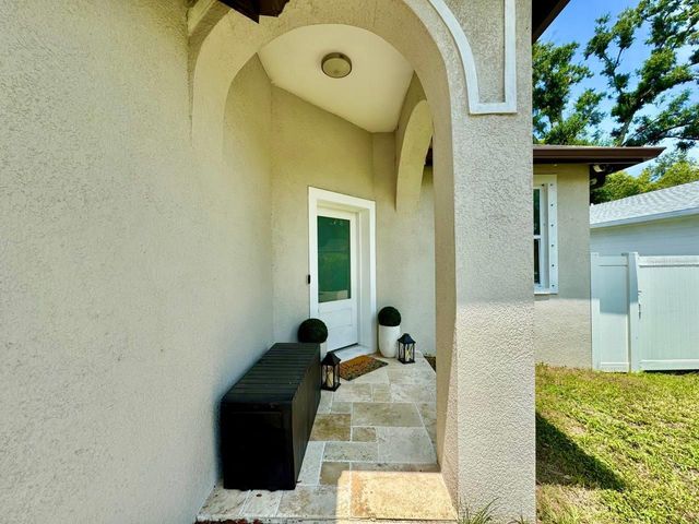8424 N PACKWOOD AVENUE, Tampa, FL 33604