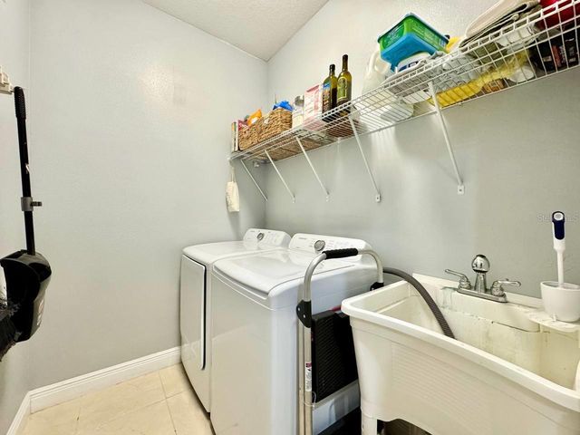 8424 N PACKWOOD AVENUE, Tampa, FL 33604