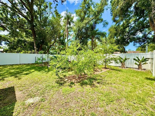 8424 N PACKWOOD AVENUE, Tampa, FL 33604