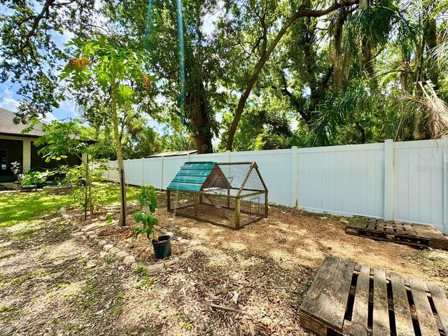 8424 N PACKWOOD AVENUE, Tampa, FL 33604