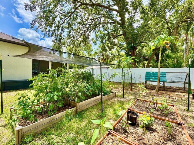 8424 N PACKWOOD AVENUE, Tampa, FL 33604