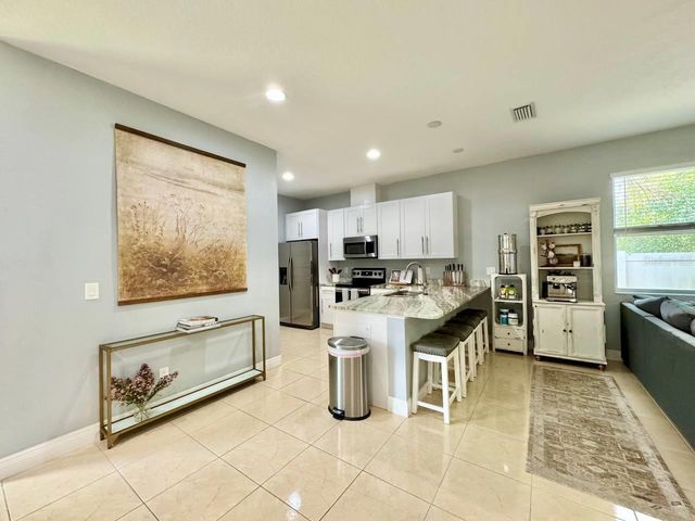 8424 N PACKWOOD AVENUE, Tampa, FL 33604