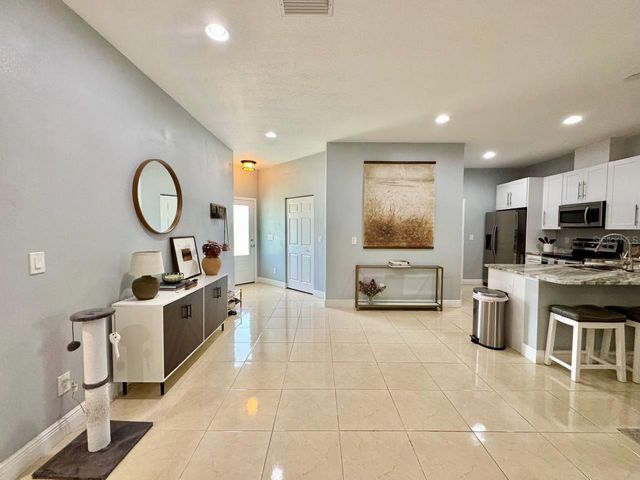 8424 N PACKWOOD AVENUE, Tampa, FL 33604
