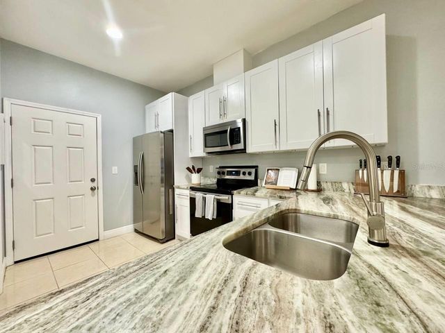 8424 N PACKWOOD AVENUE, Tampa, FL 33604