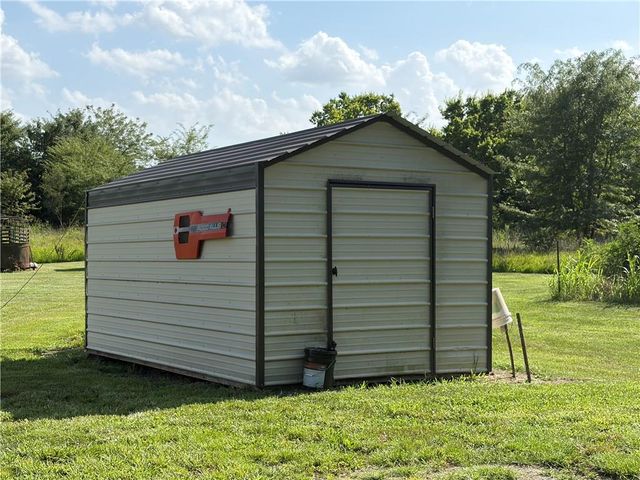 29009 E 315th Street, Garden City, MO 64747