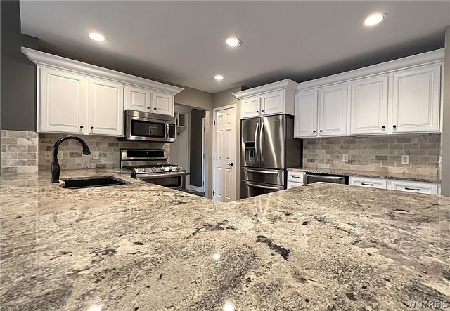 4059 Foxwood Lane, Clarence, NY 14221