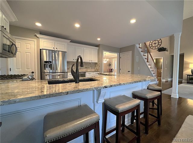 4059 Foxwood Lane, Clarence, NY 14221
