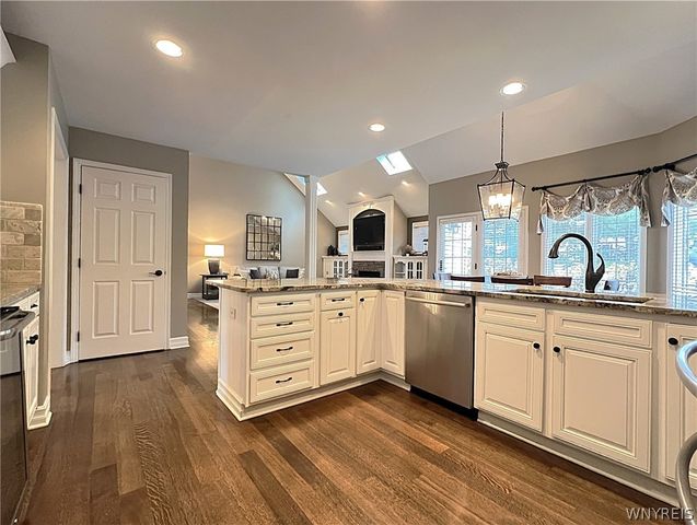 4059 Foxwood Lane, Clarence, NY 14221