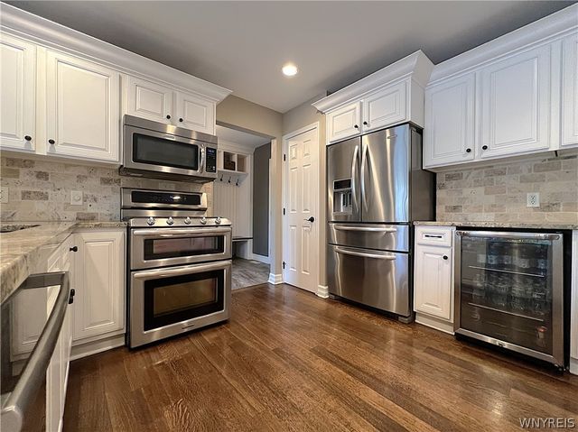 4059 Foxwood Lane, Clarence, NY 14221