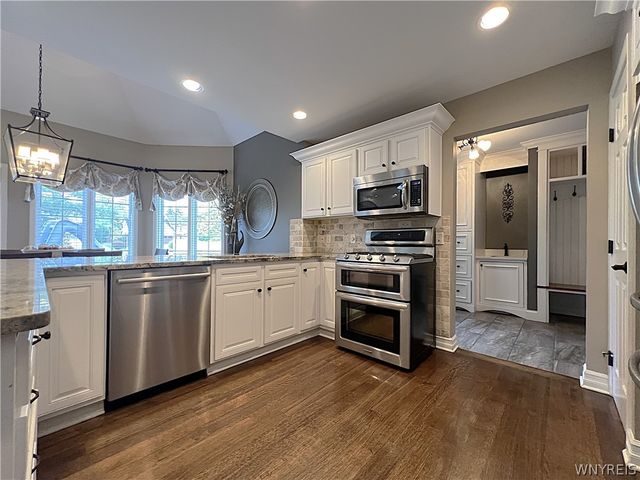 4059 Foxwood Lane, Clarence, NY 14221