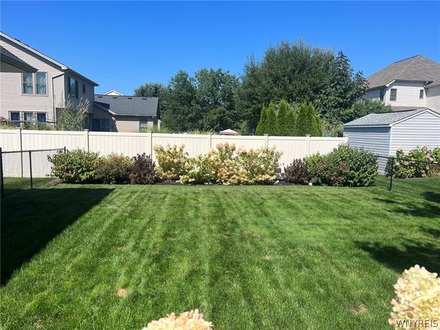 4059 Foxwood Lane, Clarence, NY 14221