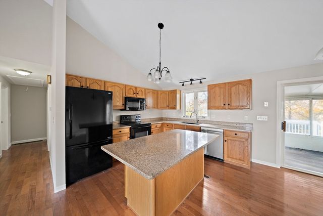 31 Kevin Dr, Attleboro, MA 02703