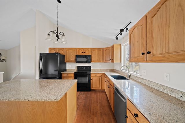 31 Kevin Dr, Attleboro, MA 02703