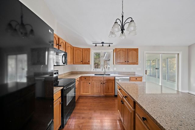 31 Kevin Dr, Attleboro, MA 02703