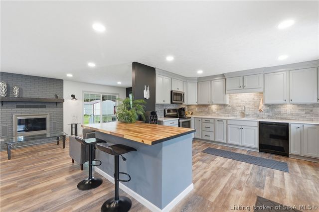 1221 Lindsey Street, Charlestown, IN 47111