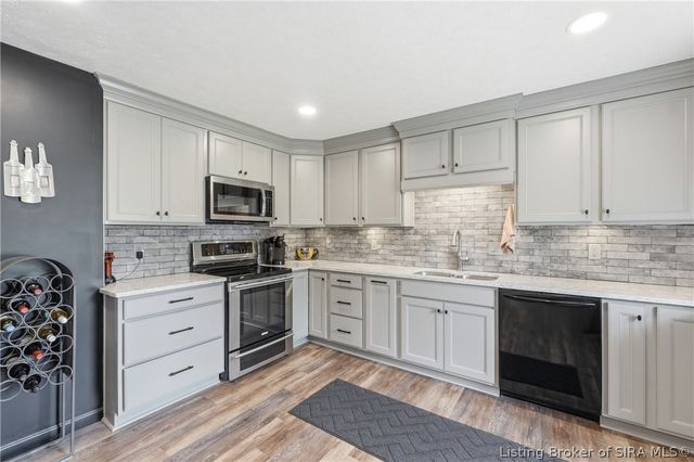 1221 Lindsey Street, Charlestown, IN 47111