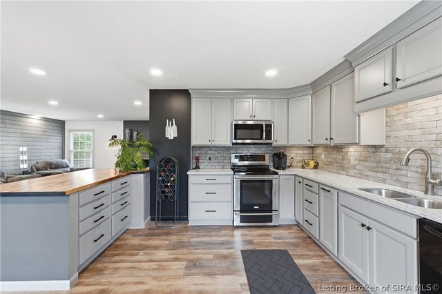 1221 Lindsey Street, Charlestown, IN 47111