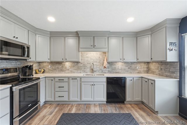1221 Lindsey Street, Charlestown, IN 47111