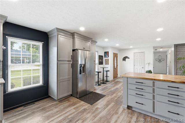 1221 Lindsey Street, Charlestown, IN 47111