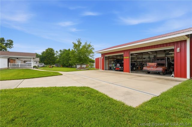 1221 Lindsey Street, Charlestown, IN 47111