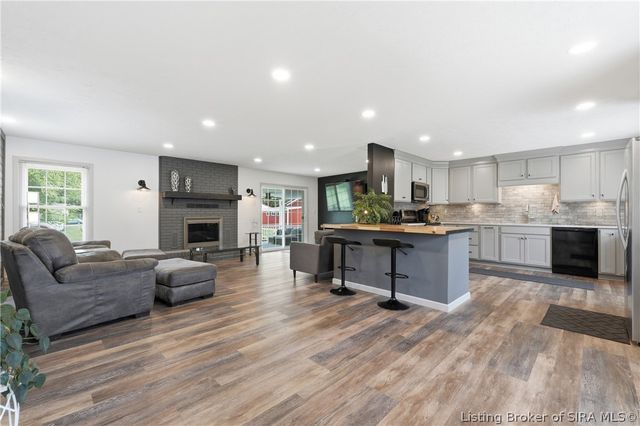 1221 Lindsey Street, Charlestown, IN 47111