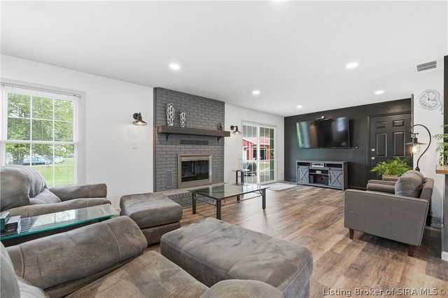 1221 Lindsey Street, Charlestown, IN 47111
