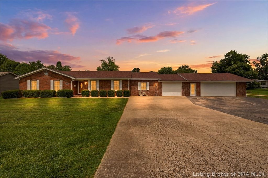 1221 Lindsey Street, Charlestown, IN 47111