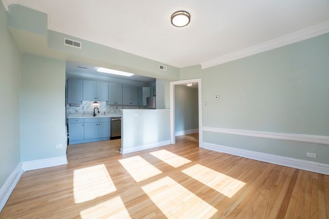 845 Lyman Avenue 2S, Oak Park, IL 60304