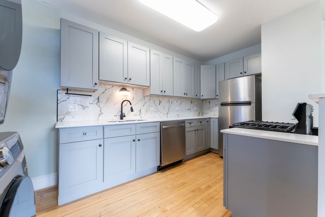 845 Lyman Avenue 2S, Oak Park, IL 60304
