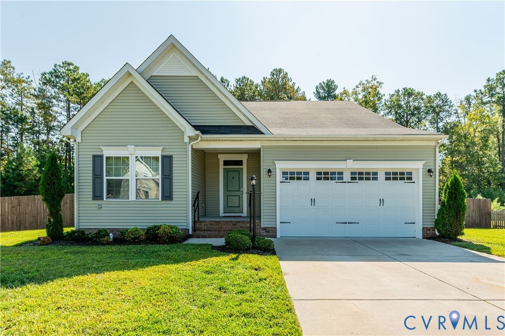5884 Heathers Crossing Dr, Chesterfield, VA 23832
