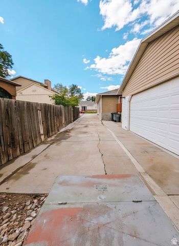 9495 S LOCH AWE DR, South Jordan, UT 84009
