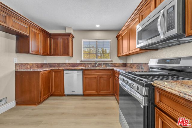2232 Thomas Avenue, Palmdale, CA 93550