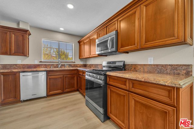 2232 Thomas Avenue, Palmdale, CA 93550