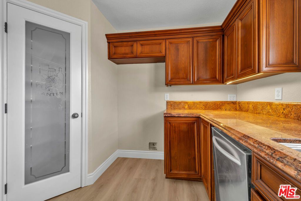 Image 10 of property listing at 2232 Thomas Avenue, Palmdale, CA 93550