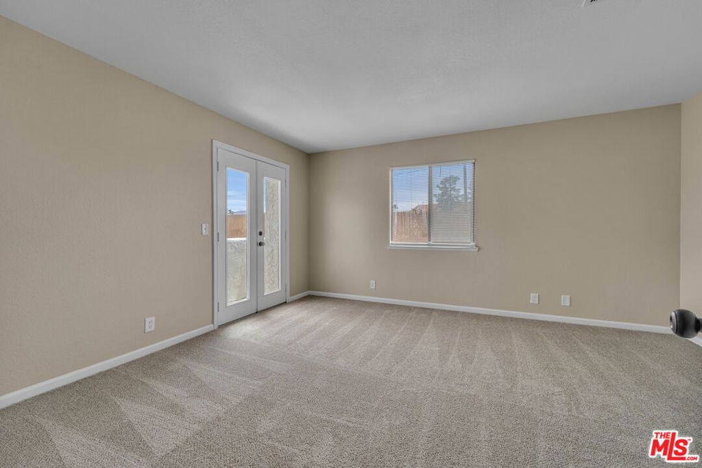 Image 11 of property listing at 2232 Thomas Avenue, Palmdale, CA 93550