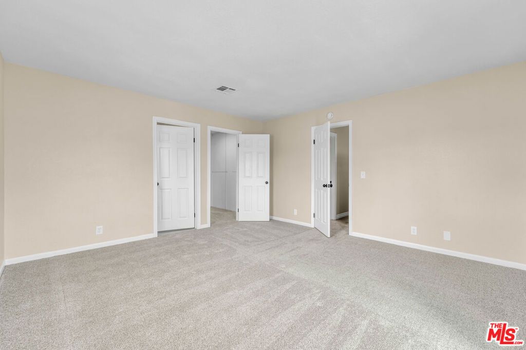 Image 12 of property listing at 2232 Thomas Avenue, Palmdale, CA 93550