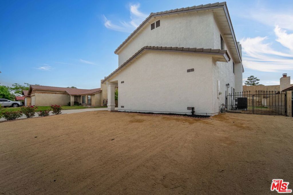 Image 23 of property listing at 2232 Thomas Avenue, Palmdale, CA 93550