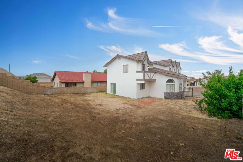 Image 24 of property listing at 2232 Thomas Avenue, Palmdale, CA 93550