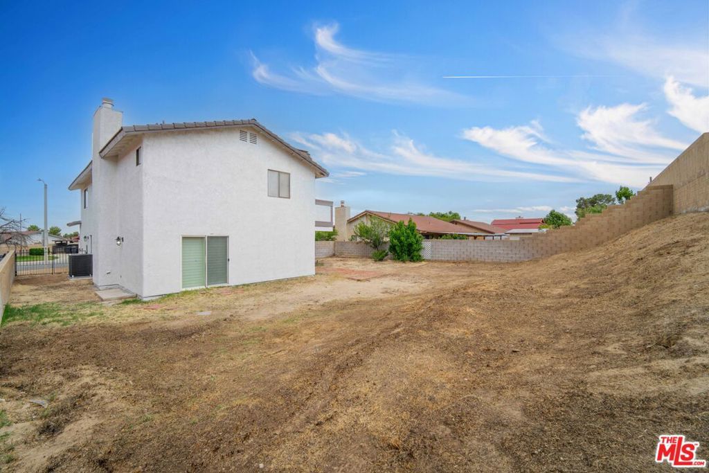 Image 25 of property listing at 2232 Thomas Avenue, Palmdale, CA 93550