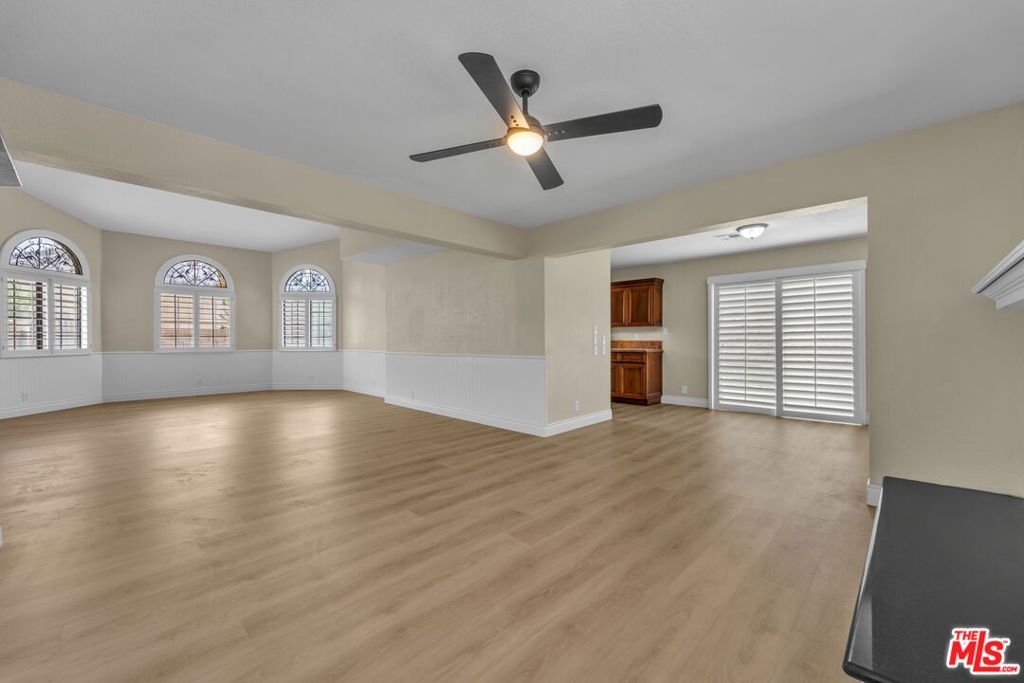 Image 4 of property listing at 2232 Thomas Avenue, Palmdale, CA 93550