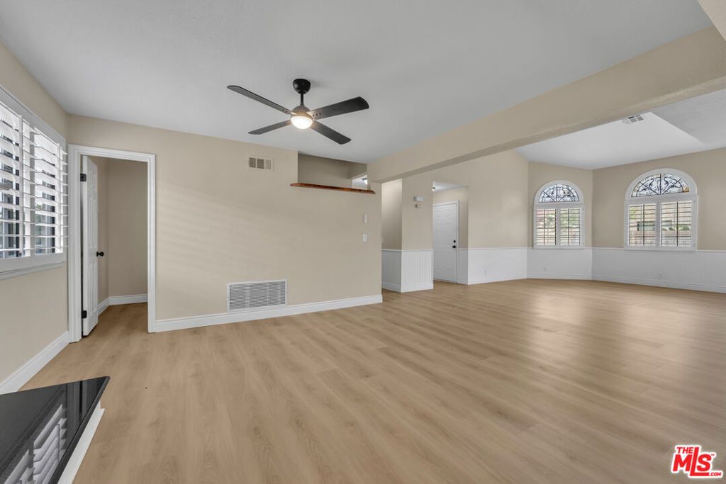 Image 5 of property listing at 2232 Thomas Avenue, Palmdale, CA 93550