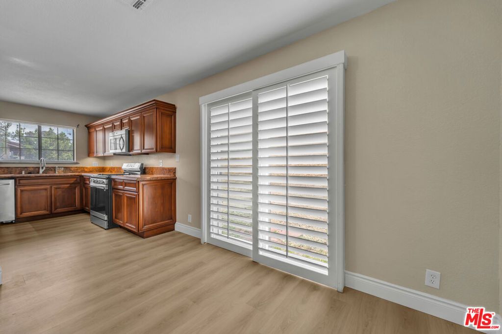 Image 7 of property listing at 2232 Thomas Avenue, Palmdale, CA 93550