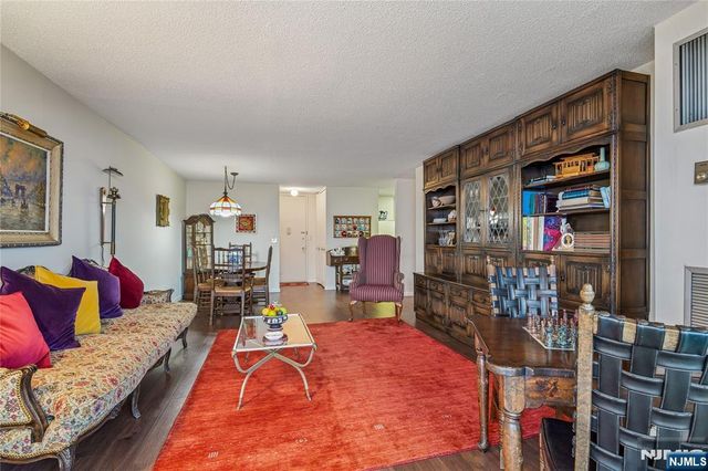 555 North 21M, Fort Lee, NJ 07024