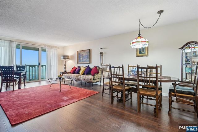 555 North 21M, Fort Lee, NJ 07024